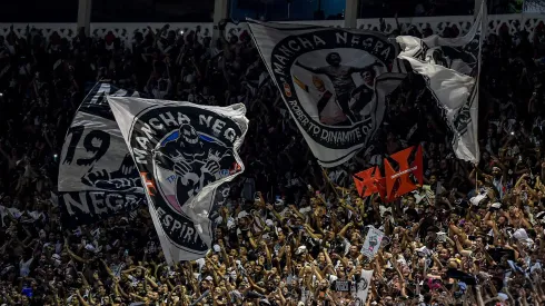 RJ – RIO DE JANEIRO – 14/04/2024 – BRASILEIRO A 2024, VASCO X GREMIO – Torcida do Vasco durante partida contra Gremio no estadio Sao Januario pelo campeonato Brasileiro A 2024. Foto: Thiago Ribeiro/AGIF
