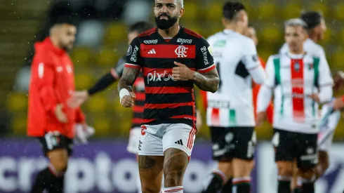 Gabigol se envolveu em polêmica após ser flagrado com camisa do Corinthians
