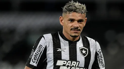 Botafogo está disposto a renovar contrato com Tiquinho Soares