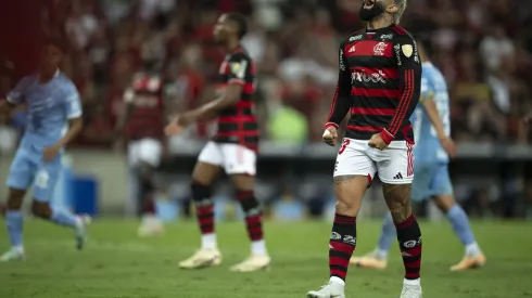 Gabigol foi criticado pela torcida do Fla e aconselhado por ídolo do basquete.