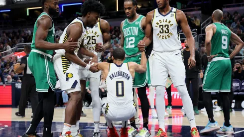 Série entre Celtics e Pacers teve partida em Indiana durante temporada regular (Foto: Andy Lyons/Getty Images)
