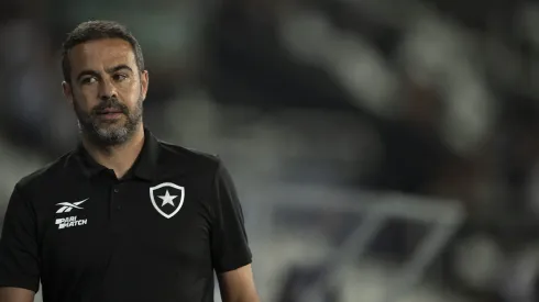 Artur Jorge defende vantagem do Botafogo contra Vitória.
