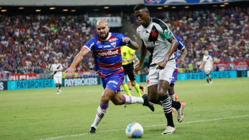 CE – FORTALEZA – 01/05/2024 – COPA DO BRASIL 2024, FORTALEZA X VASCO – Leo jogador do Vasco durante partida contra o Fortaleza no estadio Arena Castelao pelo campeonato Copa Do Brasil 2024. Foto: Baggio Rodrigues/AGIF
