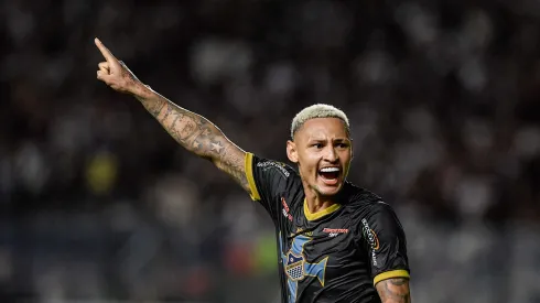 Neilton, jogador do Água Santa, durante jogo em São Januário na Copa do Brasil. Foto: Thiago Ribeiro/AGIF
