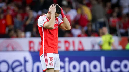 Borre jogador do Internacional lamenta durante partida. Foto: Maxi Franzoi/AGIF
