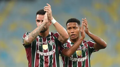 Renato Augusto agradece a torcida do Fluminense. Foto: Thiago Ribeiro/AGIF. Foto: Thiago Ribeiro/AGIF
