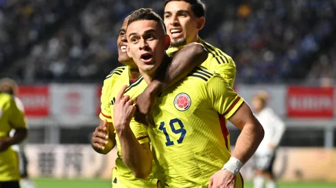 Borre e Jhon Arias comemorando gol da Colômbia em amistoso (Foto: Kenta Harada/Getty Images)
