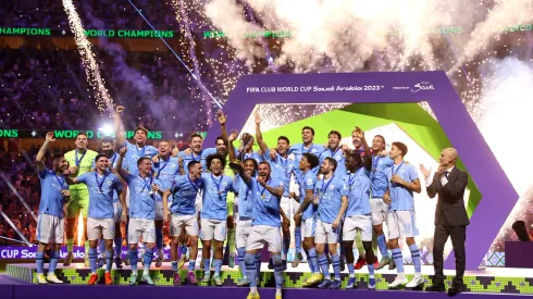 Time do Manchester City, comemorando título. (Foto de Francois Nel/Getty Images)
