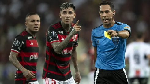Facundo Tello apitando jogo do Flamengo, contra o Palestino, no Maracanã, pela Libertadores 2024. Foto: Jorge Rodrigues/AGIF
