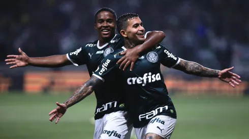 Endrick e Dudu, em jogo contra o Fortaleza, pelo Campeonato Brasileiro de 2022. Foto: Ettore Chiereguini/AGIF
