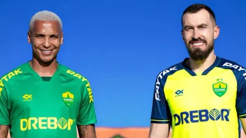 Deyverson e Walter em divulgação do uniforme do Cuiabá