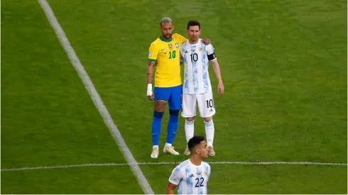 Neymar e Messi se abraçam na final da Copa América 2021 – Foto:Wagner Meier/Getty Images
