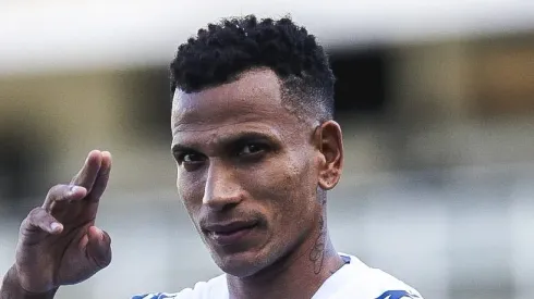 Otero antes da partida contra o Paysandu. Meia não vai disputar a Copa América.