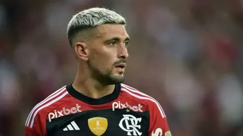 Foto: CAROL DE SOUZA/AFP via Getty Images - Arrascaeta vai mal em vitória do Flamengo