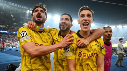 Mats Hummels, Emre Can e Nico Schlotterbeck comemorando o gol marcado na semifinal da Champions League 2024 (Foto: Matthias Hangst/Getty Images)