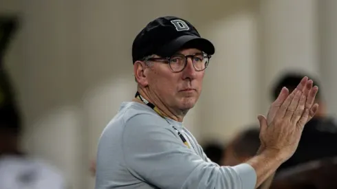 Foto: Thiago Ribeiro/AGIF - John Textor sinaliza proposta por Joaquim, do Santos