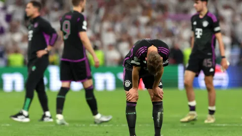 Jogador do Bayern triste. (Foto de Alexander Hassenstein/Getty Images)
