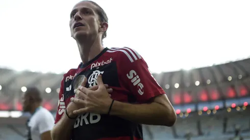 Filipe Luís vetsindo a camisa do Flamengo em seu último jogo no profissional. Foto: Alexandre Loureiro/AGIF
