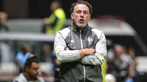 Gabriel Milito prepara time para duelo com o Bahia.