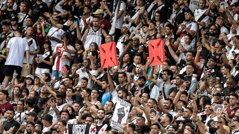 RJ – RIO DE JANEIRO – 14/04/2024 – BRASILEIRO A 2024, VASCO X GREMIO – Torcida do Vasco durante partida contra Gremio no estadio Sao Januario pelo campeonato Brasileiro A 2024. Foto: Thiago Ribeiro/AGIF
