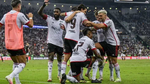 Jogadores do Flamengo comemoram um dos gols contra o Vasco. Foto: Thiago Ribeiro/AGIF
