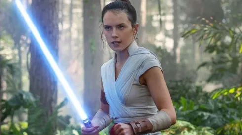 Daisy Ridley em Star Wars como Jedi Rey – Foto: Reprodução Disney+
