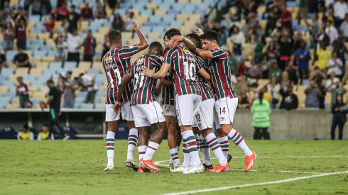 Atletas do Fluminense durante partida com Juventude
