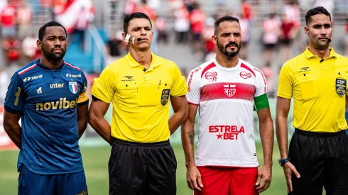 Em fevereiro, CRB e Fortaleza se enfrentaram no estádio Rei Pelé, em Maceió, nas Alagoas (Foto: Francisco Cedrim/AGIF)
