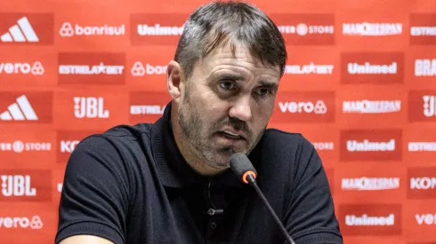 Eduardo Coudet durante entrevista coletiva após a partida entre Athletico-PR e Internacional, na Arena da Baixada, pelo Campeonato Brasileiro, no dia 21/04/2024. 
