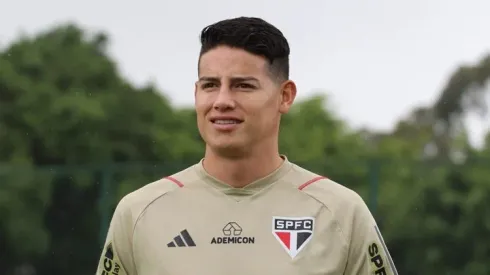 Foto: Rubens Chiri/São Paulo - James Rodríguez durante os treinamentos no CT da Barra Funda