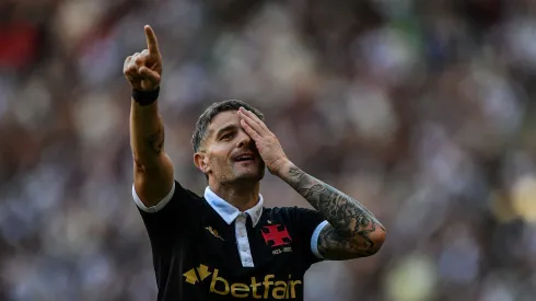 Vegetti jogador do Vasco comemora seu gol durante partida contra o Flamengo. Foto: Thiago Ribeiro/AGIF
