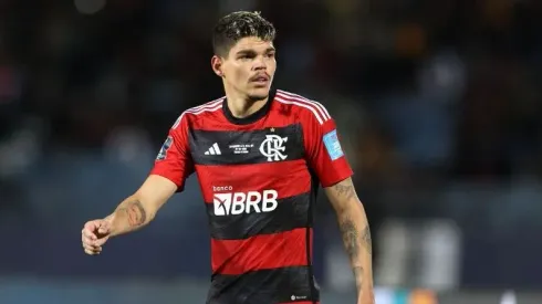 Foto: James Williamson – AMA/Getty Images – Ayrton Lucas retoma treinos no campo
