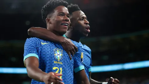 Vini Jr e Endrick atuando pela Seleção Brasileira. (Foto de Catherine Ivill/Getty Images)