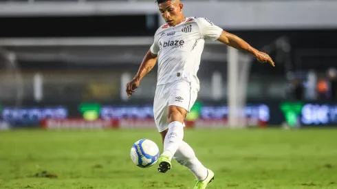 Foto: Reinaldo Campos/AGIF - Rodrigo Ferreira foi mal em derrota do Santos