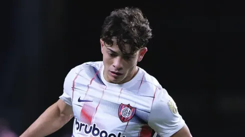 Giay disputando lance em partida entre Palmeiras e San Lorenzo, no Allianz Parque, pela Copa Libertadores da América, no dia 30/05/2024. 
