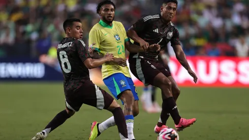 Éderson, da Seleção Brasileira, no jogo contra o México. Foto: Omar Vega/Getty Images)
