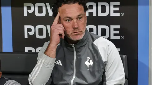 Gabriel Milito pensa no time que estará em campo diante do Bragantino. (Foto: Gilson Lobo/AGIF)