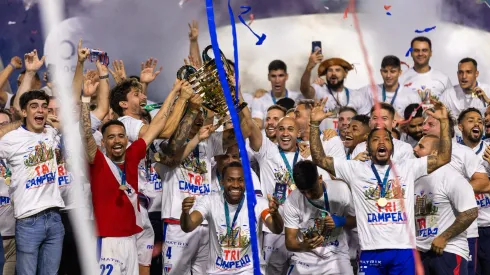 Jogadores do Fortaleza comemoram titulo.
