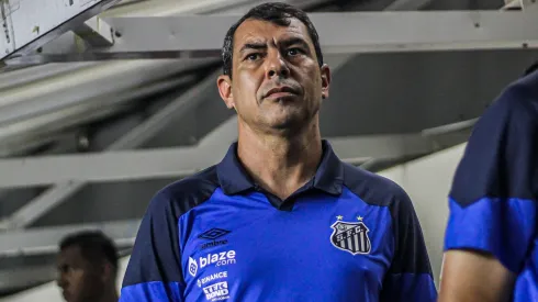 Fabio Carille tecnico do Santos durante partida contra o Corinthians no estadio Vila Belmiro pelo campeonato Paulista 2024. Foto: Reinaldo Campos/AGIF

