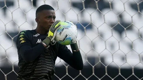 Andrew, goleiro do Botafogo treinando no estádio Nilton Santos. – Foto: Vitor Silva/Botafogo