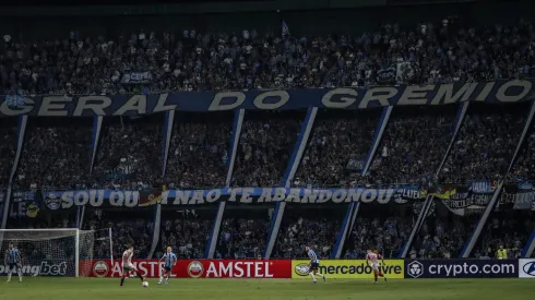 Torcida do Grêmio esteve presente em Curitiba neste sábado. 
