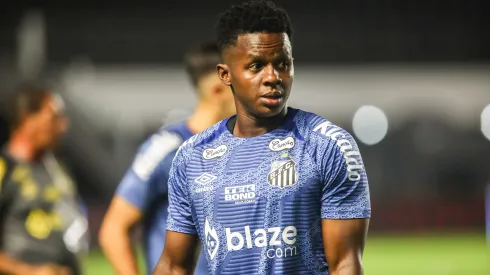 Cazares é liberado do Santos