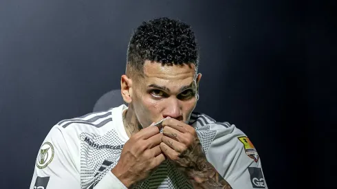 Paulinho comemora gol no Atlético. Foto: Pedro Souza / Atlético