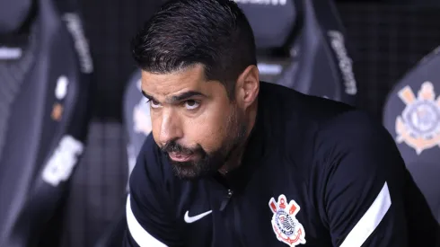 António Oliveira já foi comunicado da situação no Corinthians.
