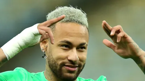 Neymar com a camisa da Seleção Brasileira. Atacante agita a Nação na web.
