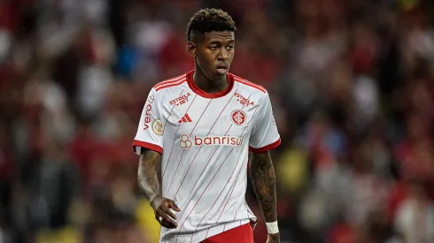 Foto: Thiago Ribeiro/AGIF – Vitão: zagueiro sofreu lesão no Colorado