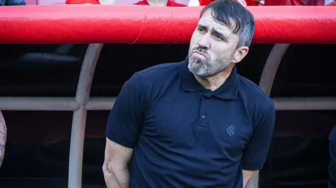 Treinador completa 100 jogos pela equipe. Maxi Franzoi/AGIF.