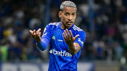 Matheus Pereira fica no Cruzeiro até 2026
