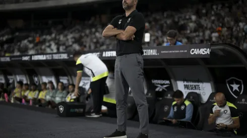 Artur Jorge quer manter a vantagem alvinegra em Cariacica.