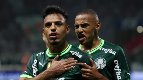 Jhon Jhon (à direita) está sem espaço no Palmeiras de Abel Ferreira
